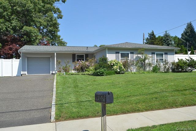 77 S Bicycle Path, Selden, NY 11784