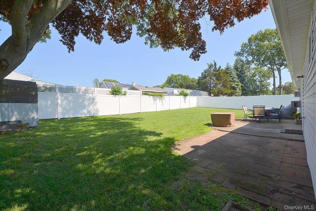 77 S Bicycle Path, Selden, NY 11784
