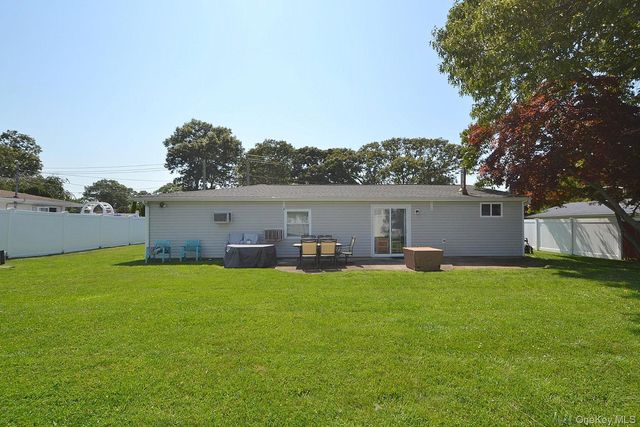 77 S Bicycle Path, Selden, NY 11784