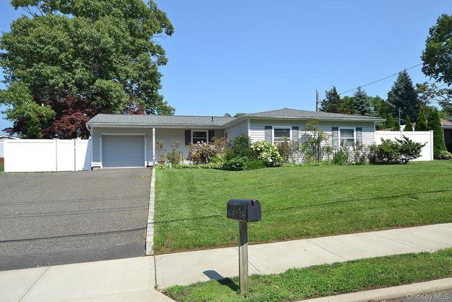 77 S Bicycle Path, Selden, NY 11784