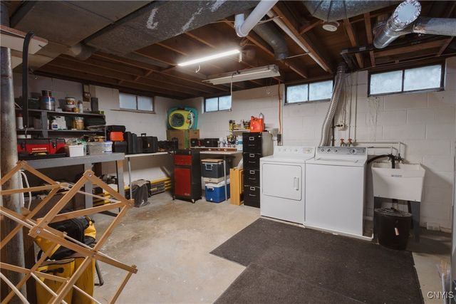 12 Massey Place, Van Buren, NY 13027