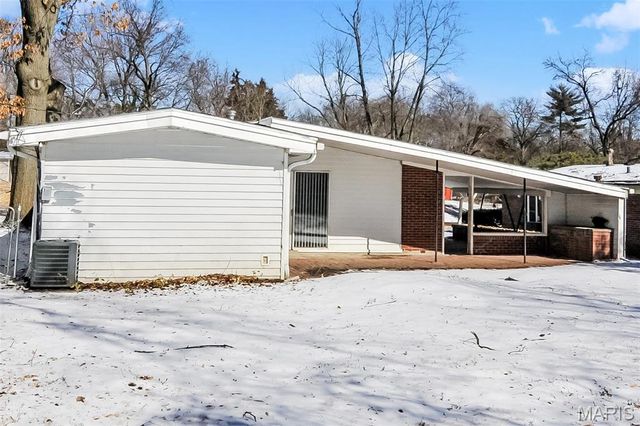 8412 Chalons Court, St Louis, MO 63134