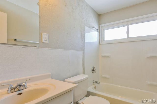 8412 Chalons Court, St Louis, MO 63134