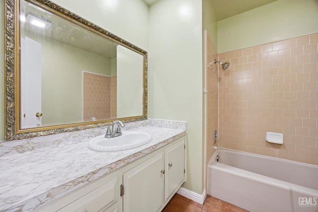 2904 Maywood Drive, Bakersfield, CA 93306