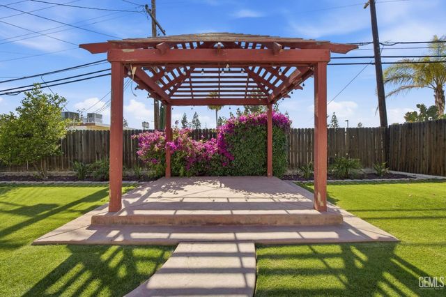 2904 Maywood Drive, Bakersfield, CA 93306