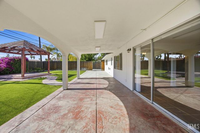 2904 Maywood Drive, Bakersfield, CA 93306