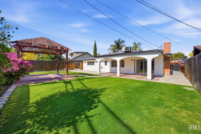 2904 Maywood Drive, Bakersfield, CA 93306