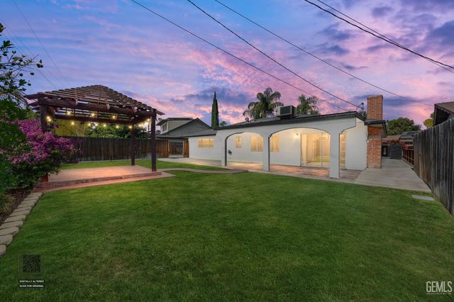 2904 Maywood Drive, Bakersfield, CA 93306