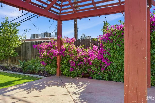 2904 Maywood Drive, Bakersfield, CA 93306