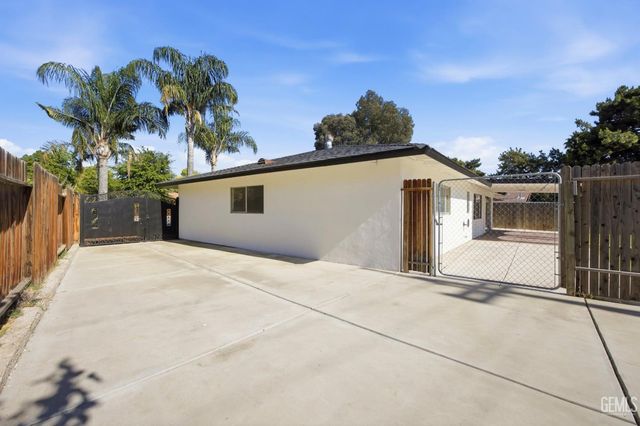 2904 Maywood Drive, Bakersfield, CA 93306