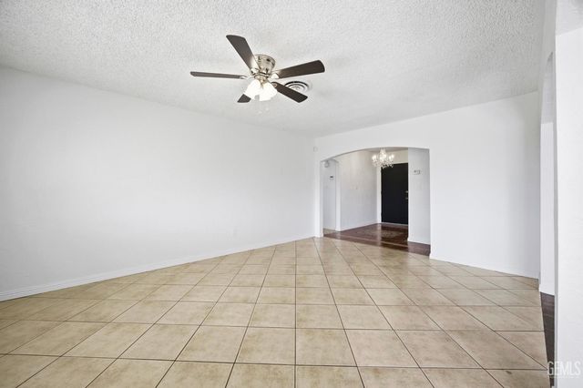 2904 Maywood Drive, Bakersfield, CA 93306