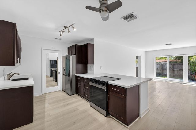 1029 NE 9th Avenue, Fort Lauderdale, FL 33304