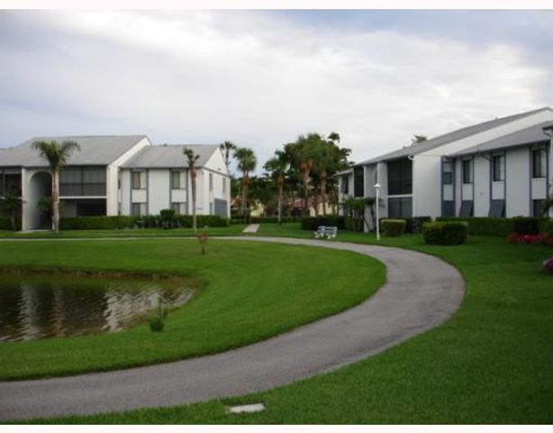 1105 GREEN PINE Boulevard C2, West Palm Beach, FL 33409