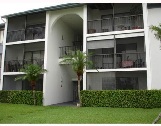 1105 GREEN PINE Boulevard C2, West Palm Beach, FL 33409
