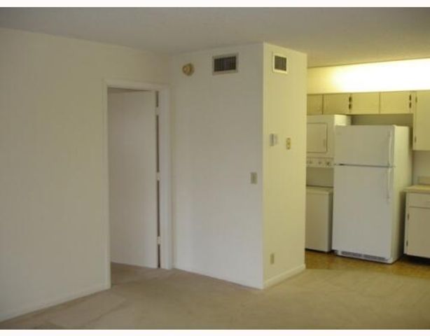1105 GREEN PINE Boulevard C2, West Palm Beach, FL 33409