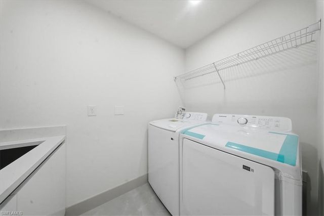 911 Cleveland AVE, Lehigh Acres, FL 33972