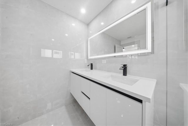 911 Cleveland AVE, Lehigh Acres, FL 33972