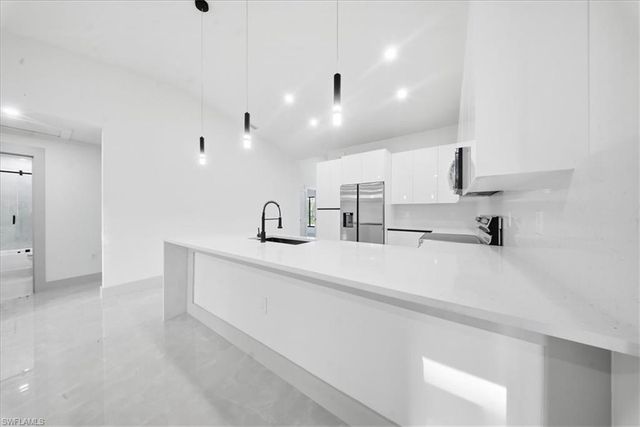 911 Cleveland AVE, Lehigh Acres, FL 33972