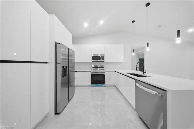 911 Cleveland AVE, Lehigh Acres, FL 33972