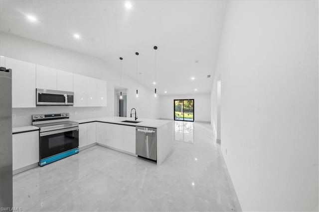 911 Cleveland AVE, Lehigh Acres, FL 33972