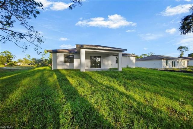 911 Cleveland AVE, Lehigh Acres, FL 33972