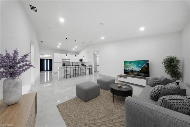 911 Cleveland AVE, Lehigh Acres, FL 33972