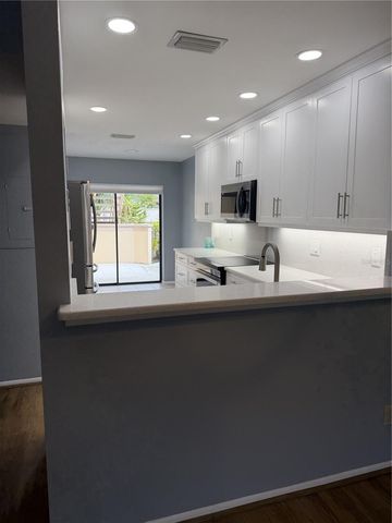 2004 LONGPOINTE CIRCLE, Venice, FL 34293