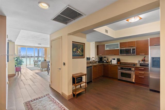 3330 NE 190th Street 712, Aventura, FL 33180