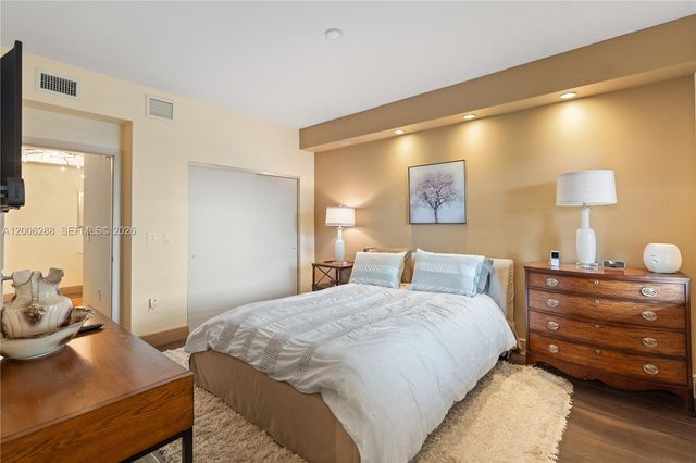 3330 NE 190th Street 712, Aventura, FL 33180