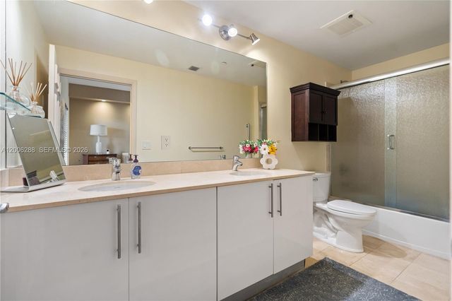 3330 NE 190th Street 712, Aventura, FL 33180
