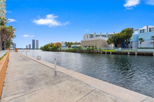 3330 NE 190th Street 712, Aventura, FL 33180
