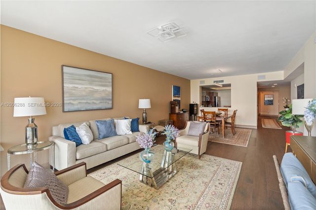 3330 NE 190th Street 712, Aventura, FL 33180