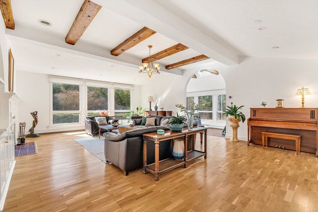 39 Kings Grant Rd, Weston, MA 02493