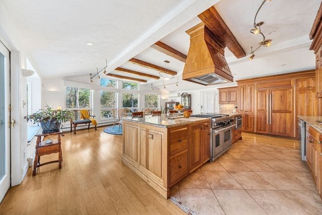 39 Kings Grant Rd, Weston, MA 02493