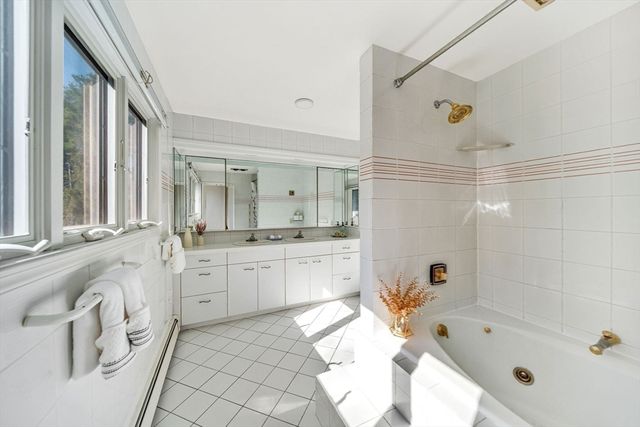 39 Kings Grant Rd, Weston, MA 02493