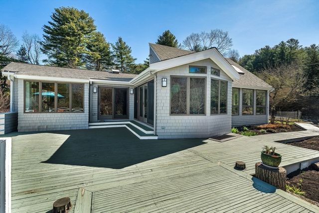 39 Kings Grant Rd, Weston, MA 02493