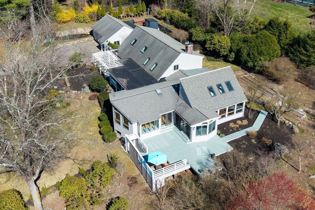 39 Kings Grant Rd, Weston, MA 02493