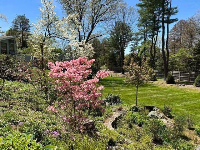 39 Kings Grant Rd, Weston, MA 02493