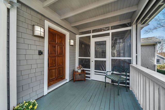 39 Kings Grant Rd, Weston, MA 02493