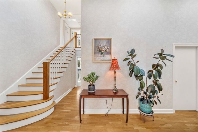 39 Kings Grant Rd, Weston, MA 02493