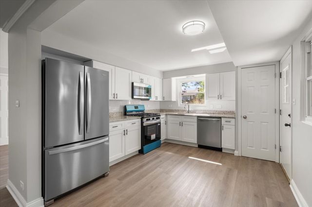 1702 N Drury Lane, Arlington Heights, IL 60004