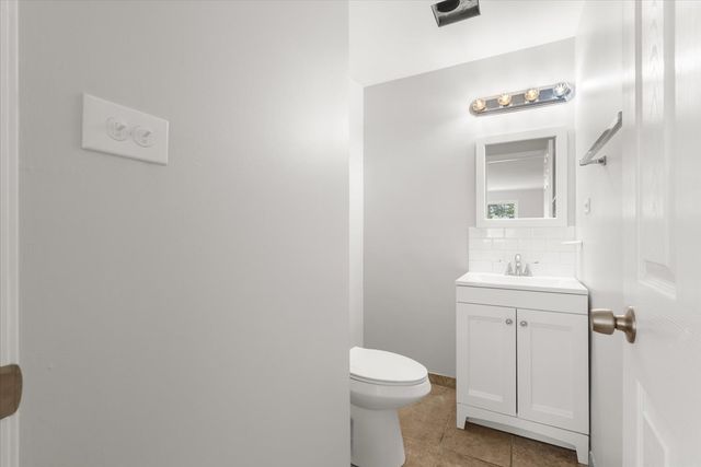 1702 N Drury Lane, Arlington Heights, IL 60004