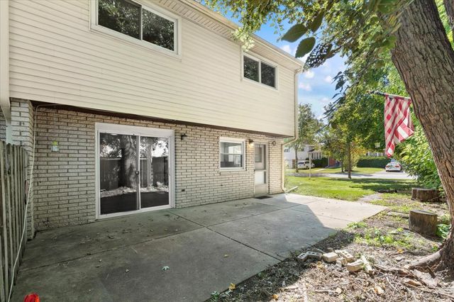 1702 N Drury Lane, Arlington Heights, IL 60004