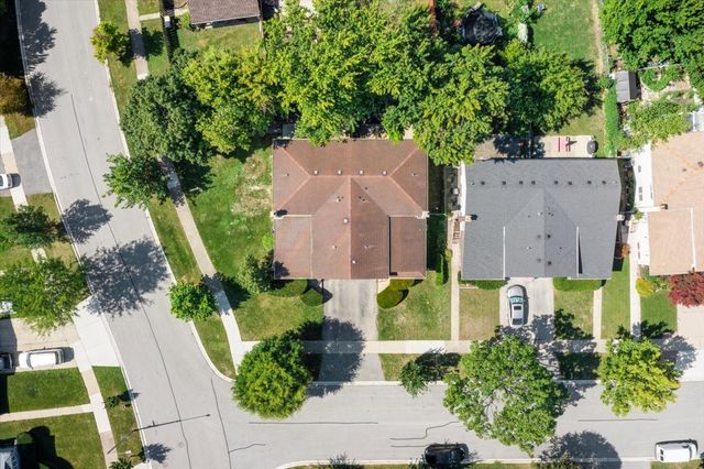 1702 N Drury Lane, Arlington Heights, IL 60004