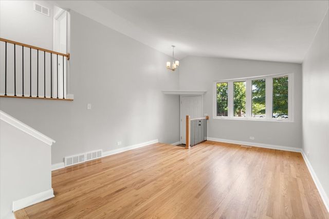 1702 N Drury Lane, Arlington Heights, IL 60004