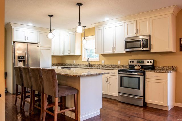 905 N Pheasant Court, Vincennes, IN 47591