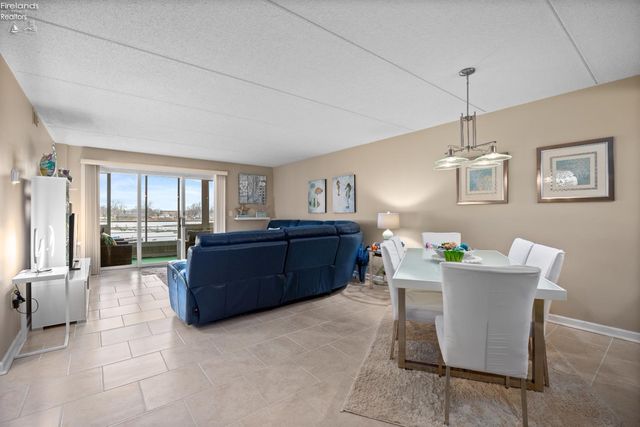 42 Marina Point Drive, Sandusky, OH 44870