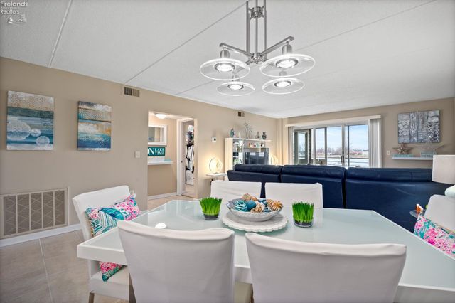 42 Marina Point Drive, Sandusky, OH 44870