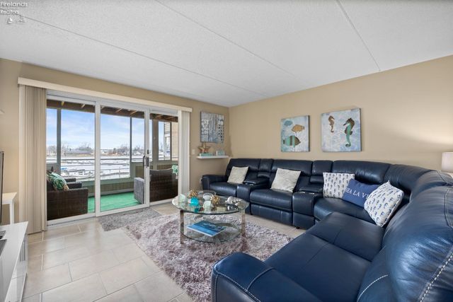 42 Marina Point Drive, Sandusky, OH 44870