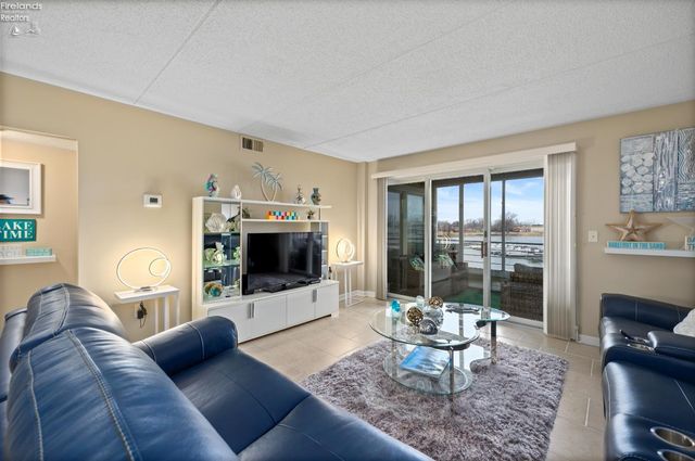 42 Marina Point Drive, Sandusky, OH 44870